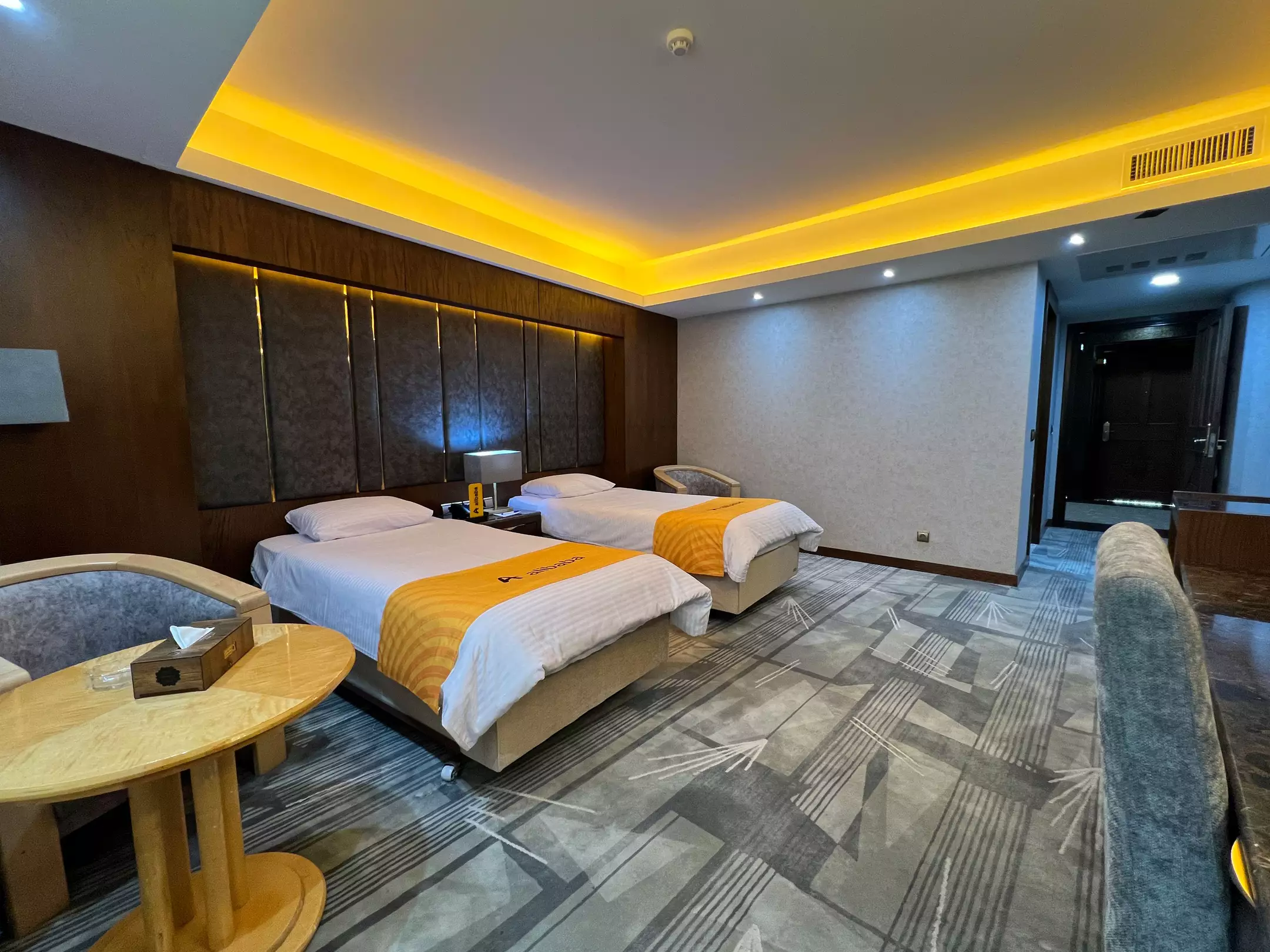 Alibaba https://cdn.alibaba.ir/ostorage/hotel-accommodation-images/670500042cf976539175fa0f_1a026a25-a17a-4c33-8459-6e698f71a237_08- پارس ائل گلی- اتاق توئین (6).webp